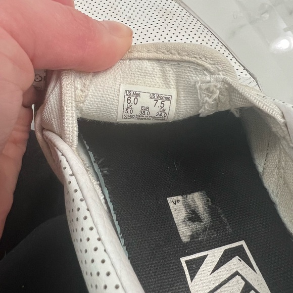 Vans - Picture 4 of 5